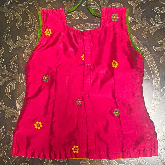 Maroon and Gold Silk Pattu Pavada Girls Sleeveless Blouse Size 4 - Picture 2 of 5